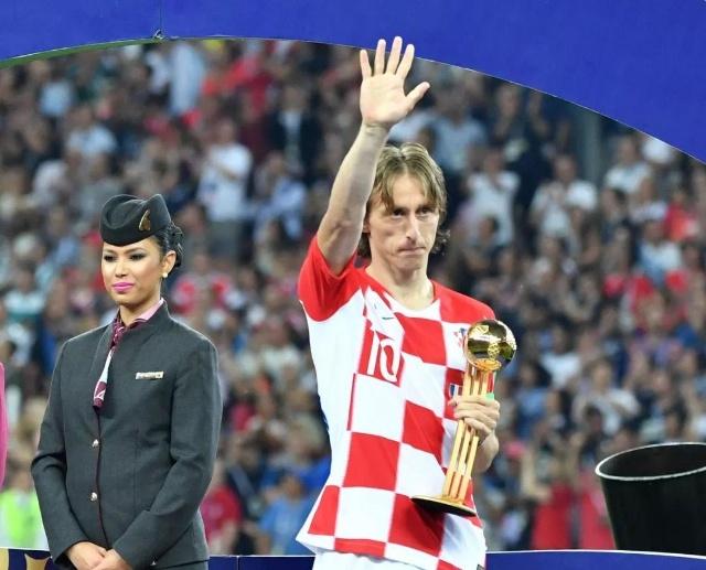 波兰媒体：莱万收到米兰、沙特和美职联报价，米兰愿签约两年（波媒称：莱万已获米兰、沙特及美职联报价，米兰愿提供两年合同）