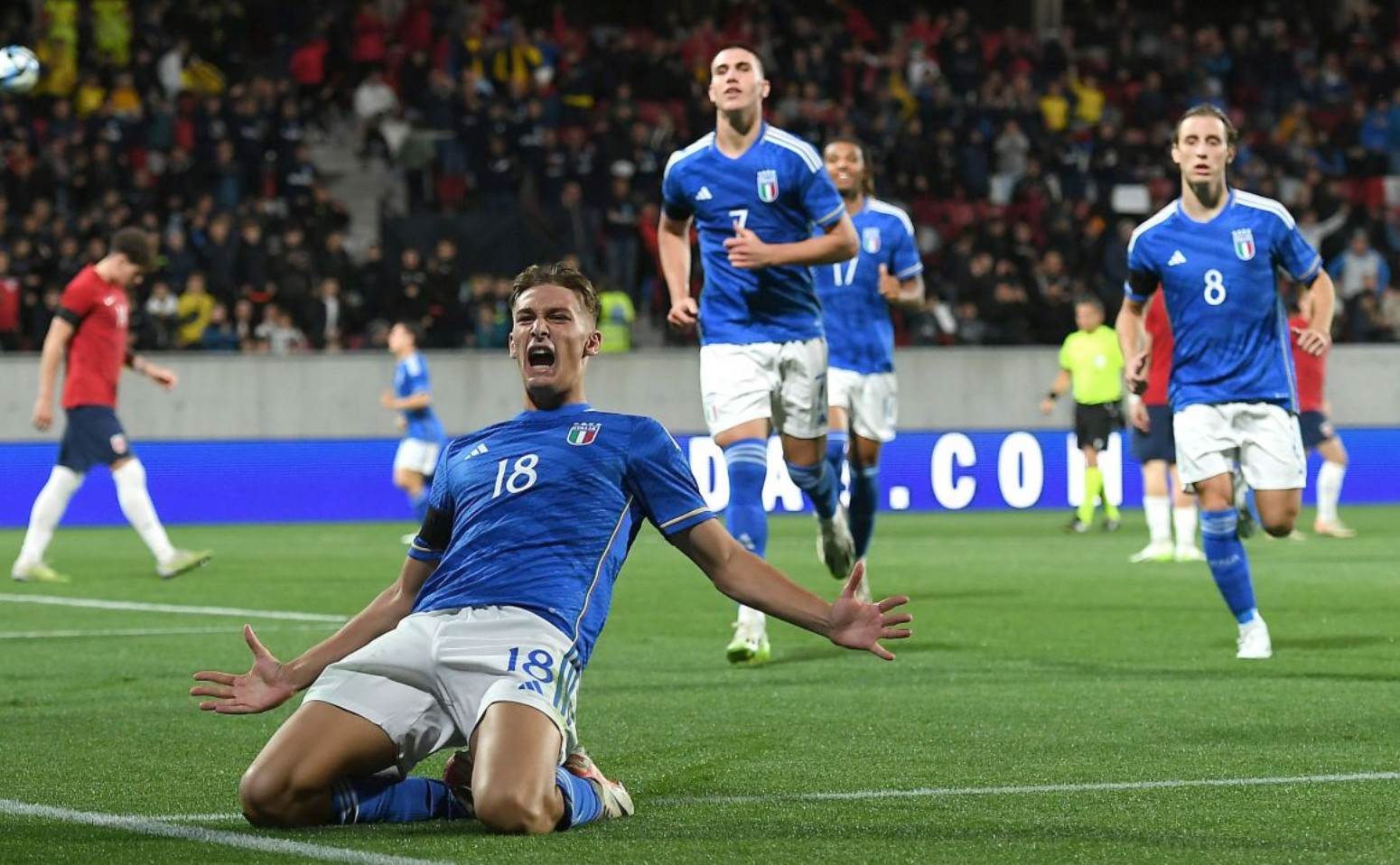 AC米兰快速反击连连威胁（AC米兰连番快反频频制造险情）