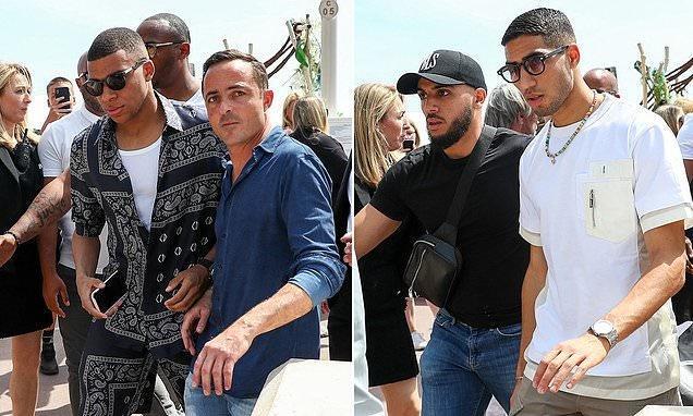 图片报：多特高层现在目标是联赛亚军、欧冠联赛阶段前八晋级（图片报：多特高层将目标锁定为联赛第二与欧冠八强）