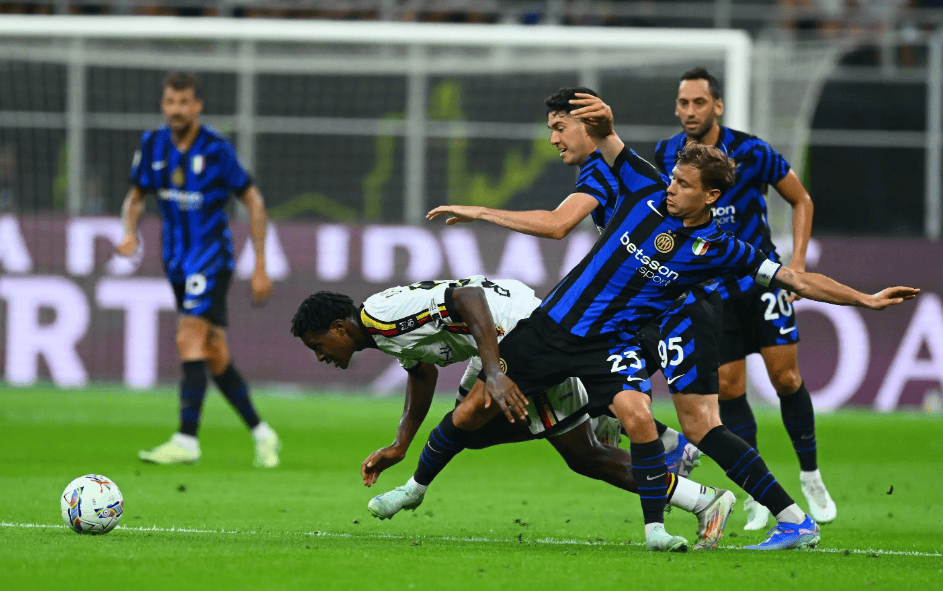 半场战报：阿贾克斯0-0加拉塔萨雷，双方破门乏术（半场速报：阿贾克斯0-0加拉塔萨雷，互交白卷）