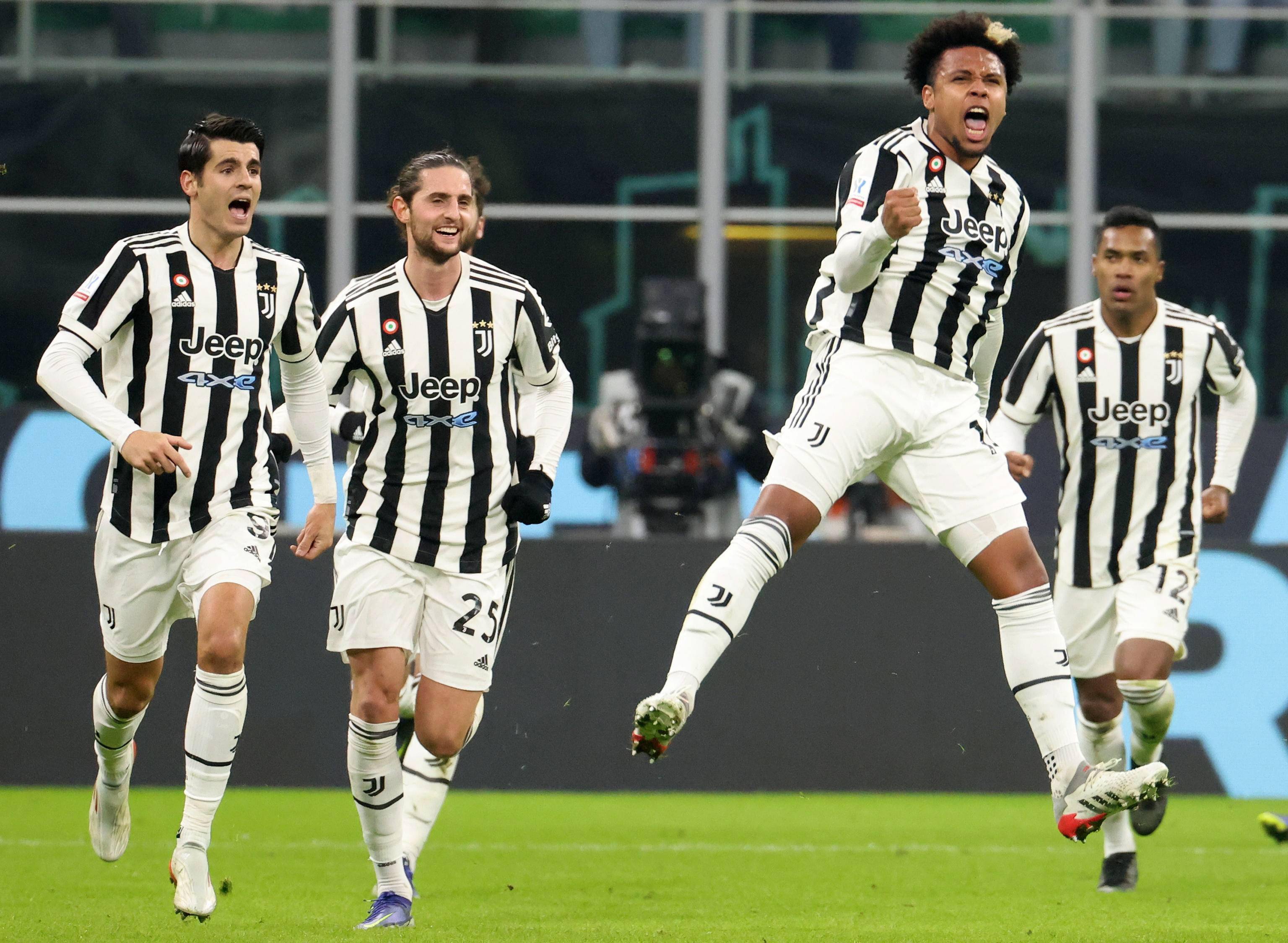 他踢球完全靠脑子（他踢球，全凭智慧）