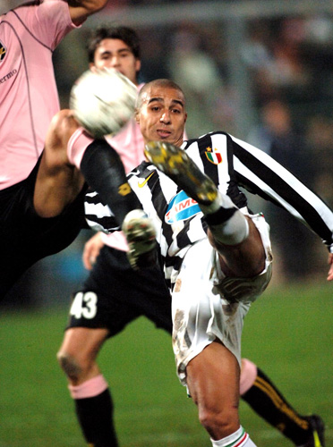 龙塞罗：皇马确实踢得羞耻，但这不能掩盖裁判执法存在偏袒（龙塞罗：皇马踢得确实丢人，但这无法遮掩裁判执法的偏袒）