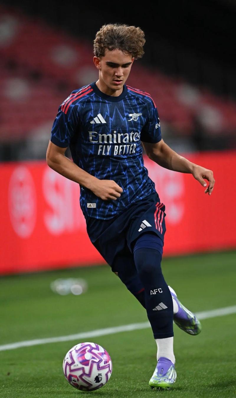 金牛的整体表现令人满意 竞争力丝毫不输CBA球队（金牛整体发挥出色，竞争力不逊于CBA球队）