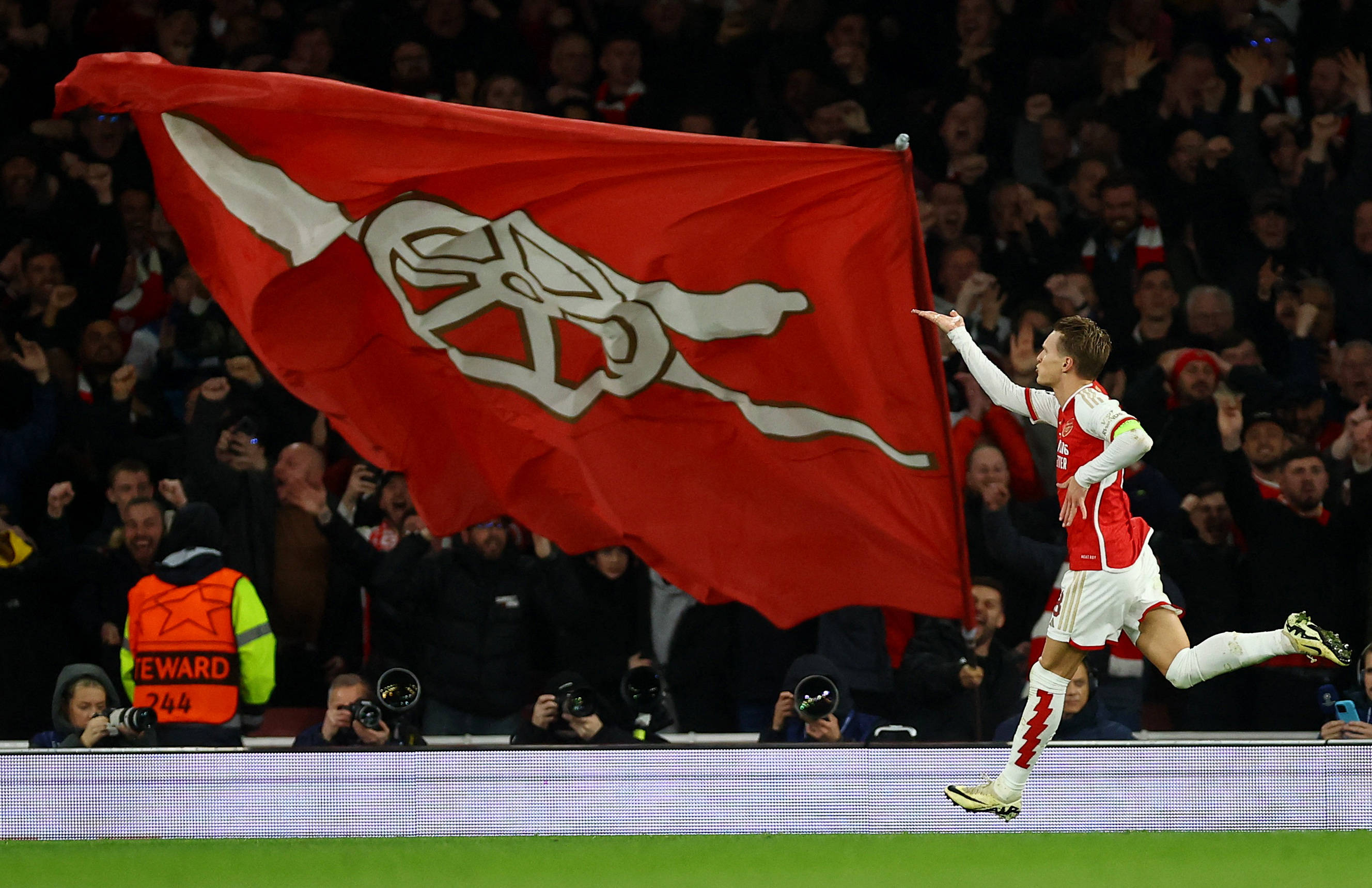 奥古斯托：蒂特是我经历过的最伟大教练，他能防守也能进攻（奥古斯托盛赞蒂特：生涯所遇最佳主帅，攻守俱佳）