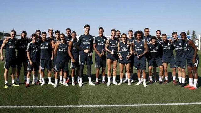 篮球篮网双核合砍70分，强势带队赢球（篮网双星轰下70分 助队强势取胜）