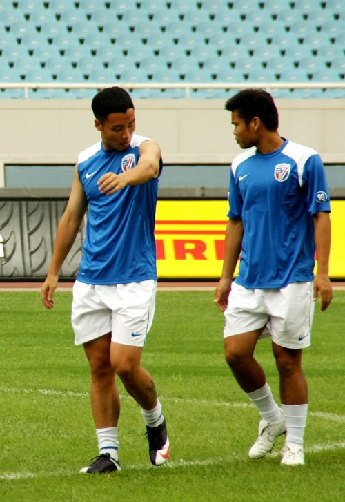 英媒：拜仁有意在一月永久签下梅努，已和他的经纪人直接会谈（英媒：拜仁计划一月永久引进梅努，已与其经纪人直接面谈）