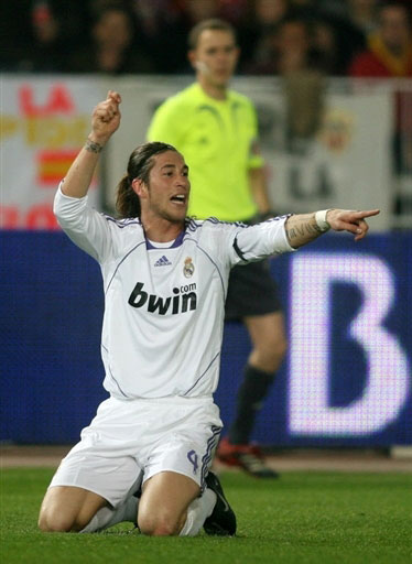 荣耀时刻，姆巴佩领取皇马11月最佳球员奖（姆巴佩荣膺皇马11月最佳球员）