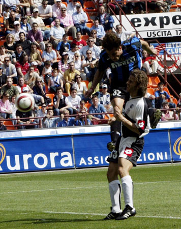 国家报：老佛爷不信任西足协，正推动FIFA介入内格雷拉案（国家报：不信任西足协，老佛爷正推动国际足联介入内格雷拉案）