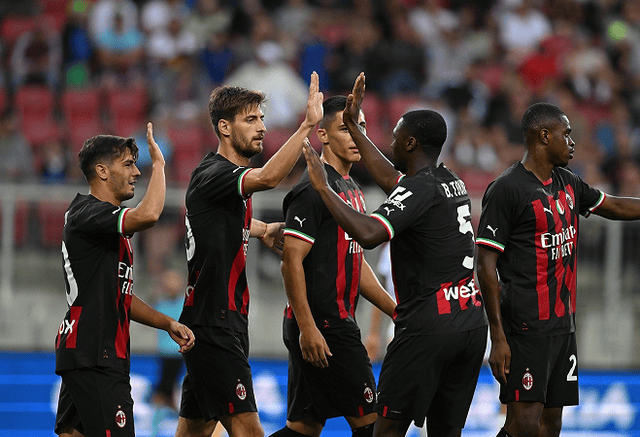 北京国安在2025年足协杯夺冠，五冠登顶，与上海海港同获亚冠资格，但亚冠表现惨淡，中超差距明显。