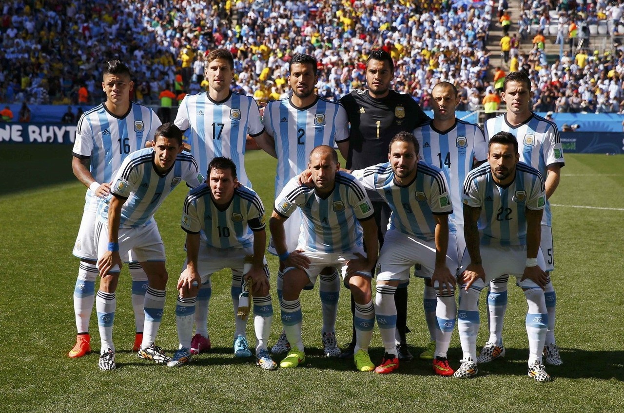 为何近期首发阵容稳定？瓜迪奥拉打趣：我不想再被媒体批评了