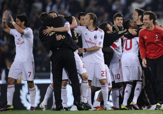 意大利杯尤文2-0乌迪内斯晋级，乔纳森-戴维、洛卡特利建功（意大利杯：尤文2-0淘汰乌迪内斯，乔纳森-戴维与洛卡特利携手破门晋级）