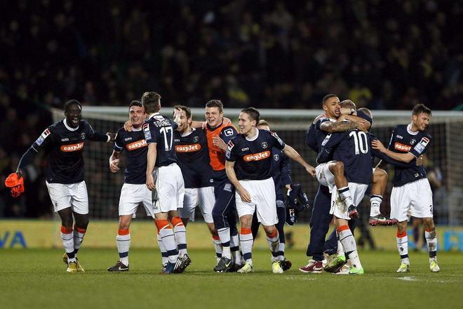 默森：斯凯利在防守时走神了，不过卡尔的进球确实精彩绝伦（默森：斯凯利防守走神，卡尔这粒进球惊艳绝伦）