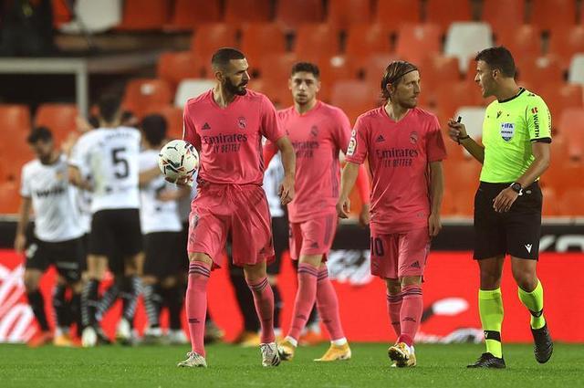 官方：孔蒂当选2025意足球盛典最佳教练，那不勒斯最佳俱乐部（官方确认：孔蒂获评2025年意大利足球盛典最佳教练，那不勒斯荣膺最佳俱乐部）