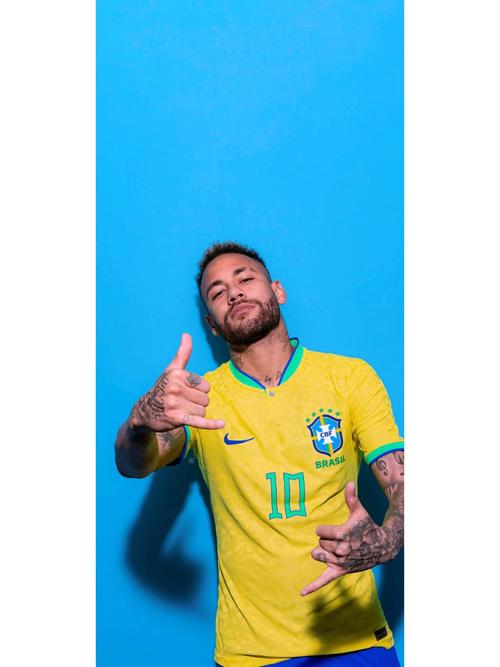 梅西正面交锋穆勒夺冠！梅西vs穆勒交手记录升至4胜7负（梅西与穆勒巅峰对决争冠，交手战绩更新至4胜7负）